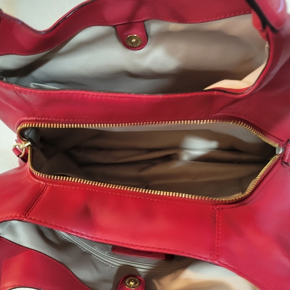 Elegant Red Leather Shoulder Bag - Picture 11 of 16